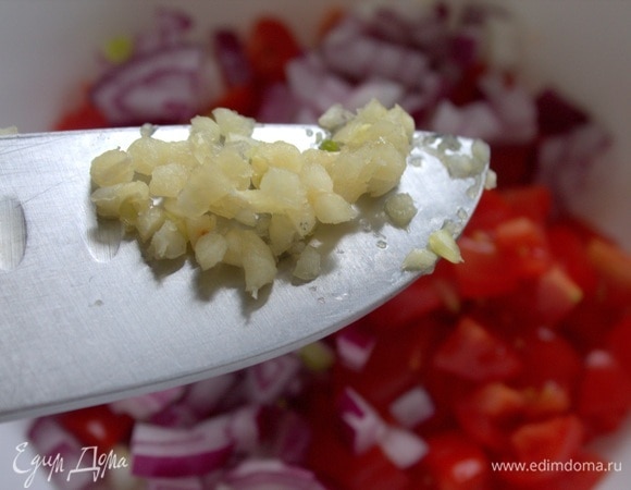 Чеснок тоже.