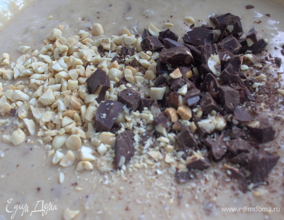 Всыпать в тесто.