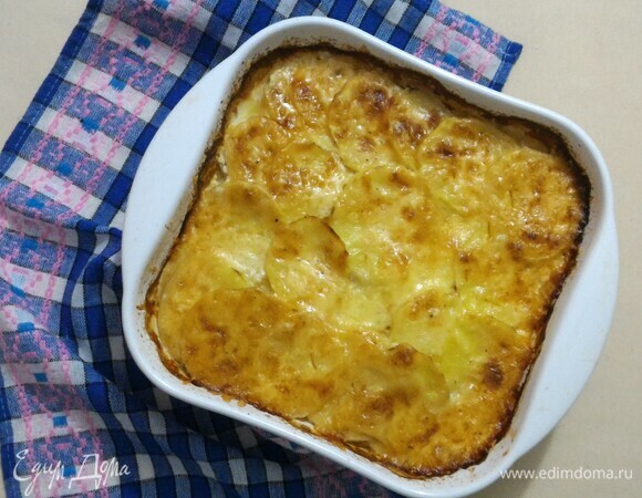 По истечении времени достать форму с гратеном из духовки.