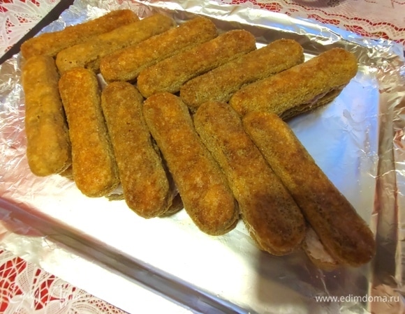 Обмакнуть другую половину печенья в кофе и сделать второй слой.