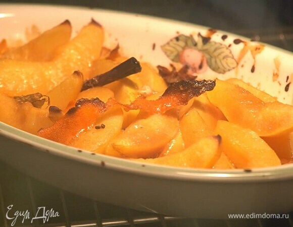 Запекать в разогретой духовке 10–12 минут. В конце на пару минут поместить под разогретый гриль до получения румяной корочки.