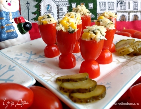 Подаем на плоской тарелке или подносе.