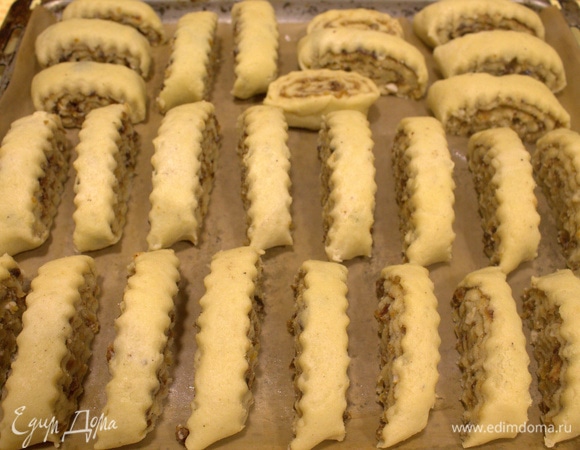 Перенести на пергамент на противне.