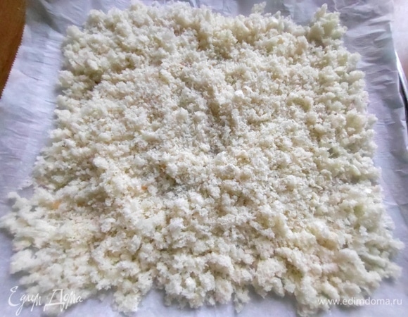 Из мякиша сделайте панировочные сухари.