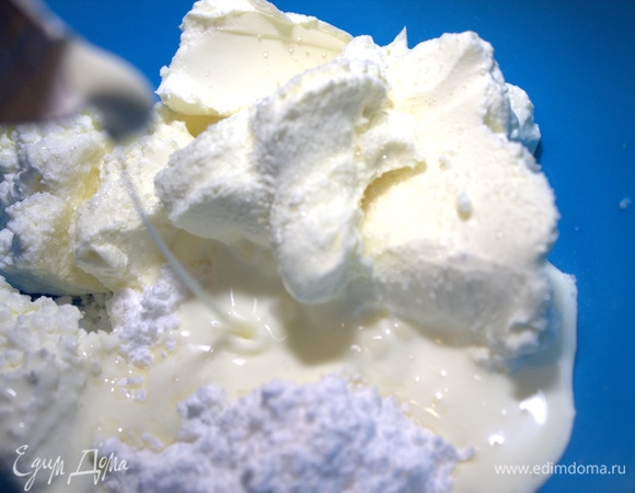 Влить сливки.