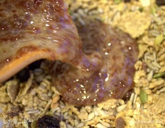 Слегка взбить смесь и перелить в сухой состав.