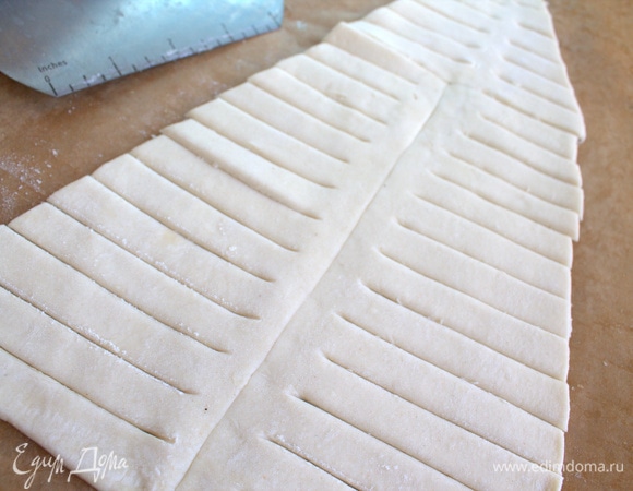 Выкроить вторую елочку.