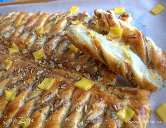 Перенести на доску или поднос.