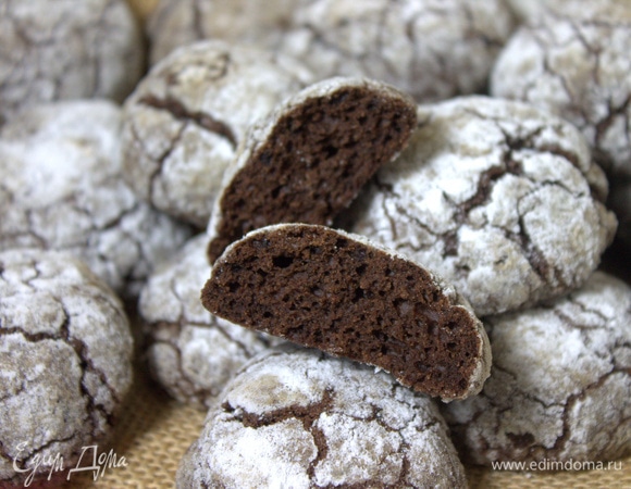 У печенья пористая структура.