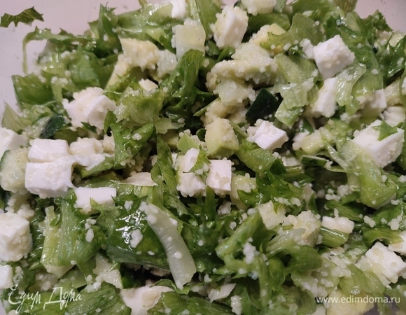 Все смешать. Добавить лимонный сок и растительной масло. Перемешать, посолить по вкусу.