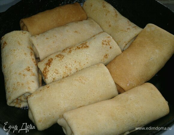 Начинить все блинчики. У меня осталось немного начинки.
