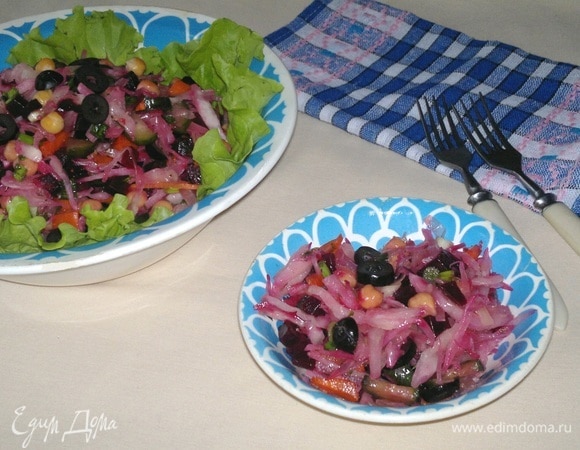 Винегрет можно подать как самостоятельное блюдо, а можно как дополнение к блюдам из картофеля, риса, макарон и т. д. Приятного аппетита!