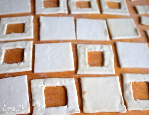 Вырезать из половины «окна».