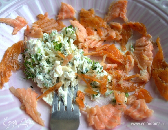 Распотрошить копченую рыбу.