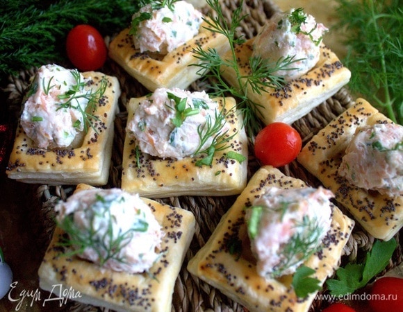 Хранить в холодильнике до подачи. Для более большой компании увеличиваем состав вдвое.