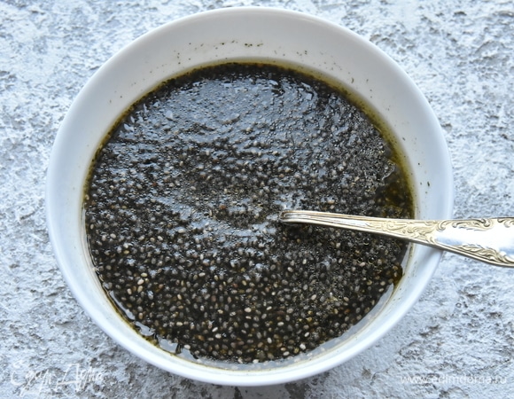 Дать время «черной икре» настояться и можно делать бутерброды.