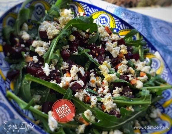 Аккуратно перемешать и подавать салат.