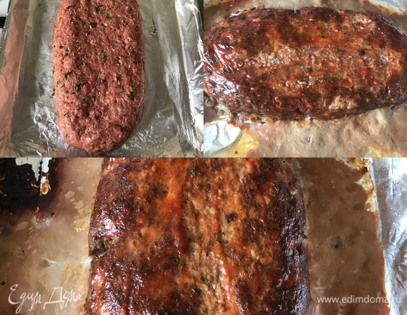 Противень застелить фольгой или пергаментом, слегка смазать растительным маслом. Переложить подготовленный фарш на противень и сформировать буханку. Поставить в духовку и выпекать до готовности 40–50 минут. Когда мясная буханка будет готова, достать из духовки, смазать верх кетчупом, поставить еще на 5–10 минут в духовку и дать подрумяниться при 200°C.