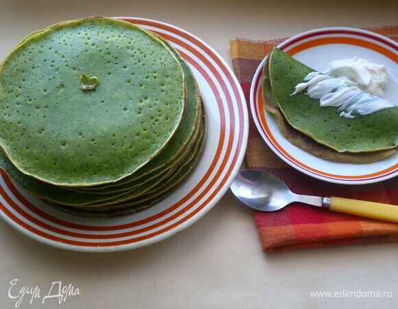 Подать блинчики со шпинатом к столу. Приятного аппетита!