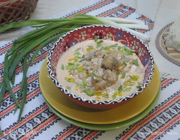 Автор рекомендует подавать блюдо с рисом или картофелем, а мне кажется, что ничего больше сюда не надо. Вкусно!