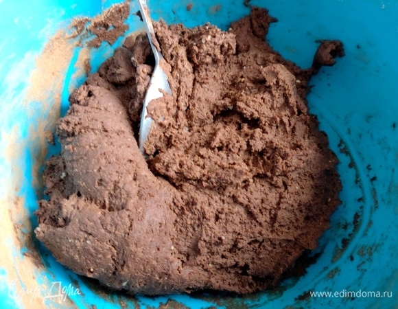 Затем замесить основу.