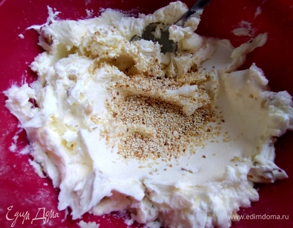 А также кунжут (обжаренный заранее).