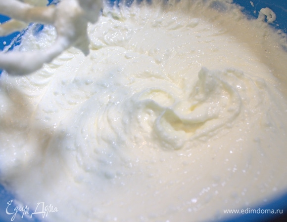 Взбить массу.