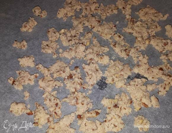 Разделите тесто на кусочки и выпекайте при 180°C примерно 15 минут.