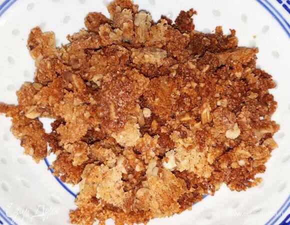 Дайте остыть и разломайте крупные кусочки на более мелкие.