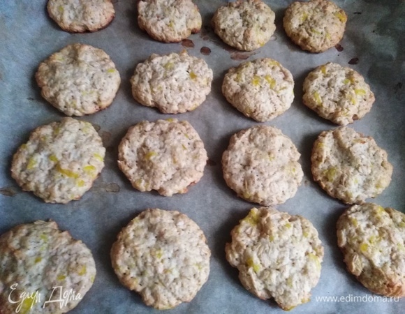 Выпекать в разогретой духовке при 190°C 20–25 минут.