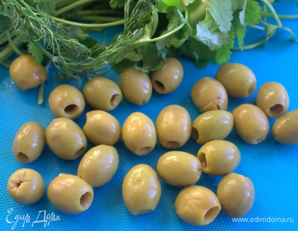 Оливки без косточек и зелень тоже.