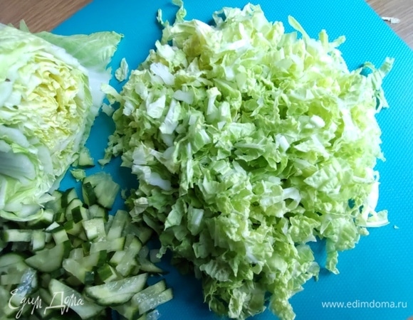 Нарезать ее листовую часть.