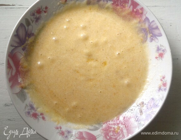 Массу взбить до растворения кристалликов сахара.