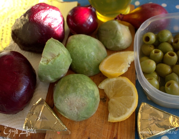 Свеклу (2 шт.) заранее отварить.