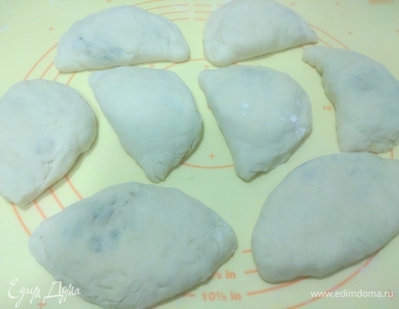 Слепить пирожок.