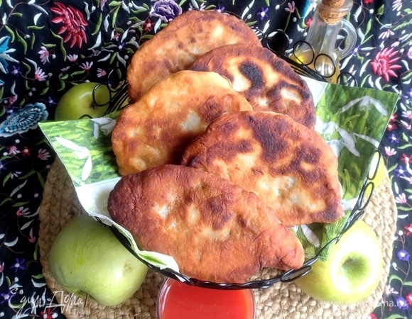 Подавать теплыми с томатным соком или чаем.