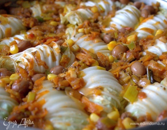 Остатки начинки поместить рядом,залить водой.