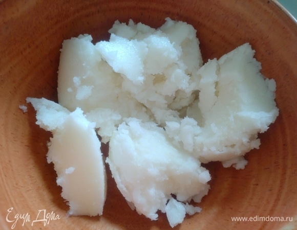 Растопить кокосовое масло в СВЧ или духовке.