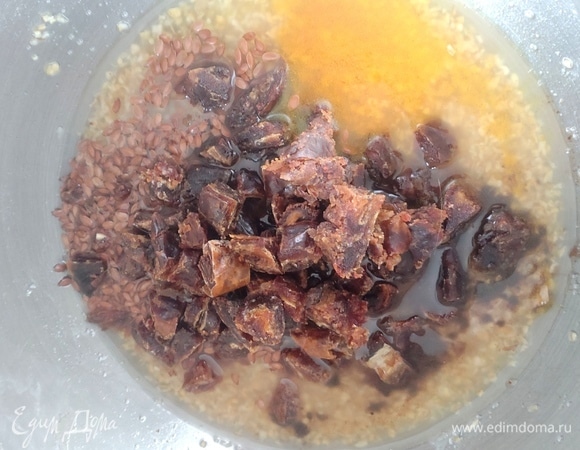 Измельчить, перенести в чашу.