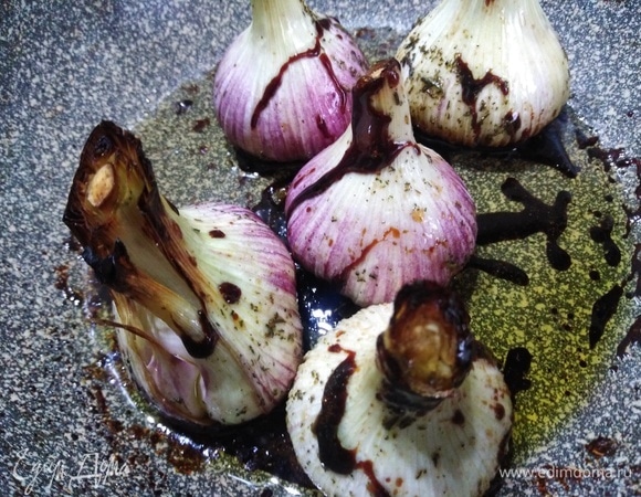 Поставить в разогретую духовку. Запекать при 190°C 25 минут.