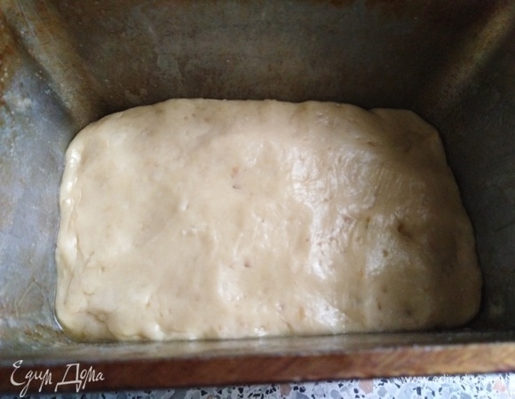 Тесто обмять. Сформировать. Выложить в смазанную форму.