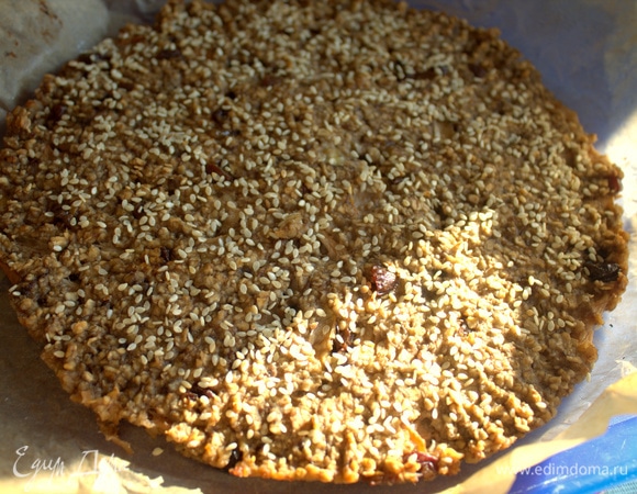 Выпекать, пока корж не схватится. Время зависит от толщины теста. Я пеку в разных формах, в прямоугольных тоже.