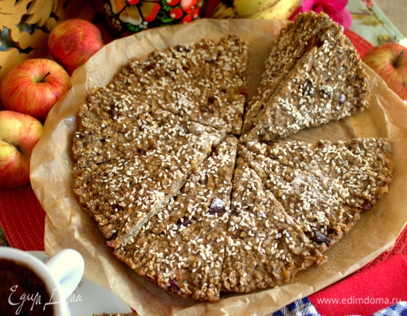 Удобно нарезать ножом для пиццы.