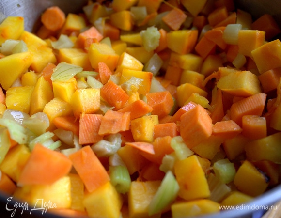 Позже добавить тыкву и батат (1 клубень) кубиком.