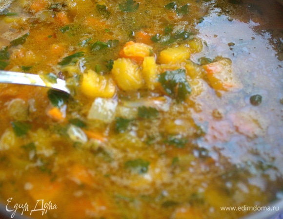 Варить до готовности овощей.