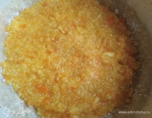 На крахмал выложить апельсиновую массу.