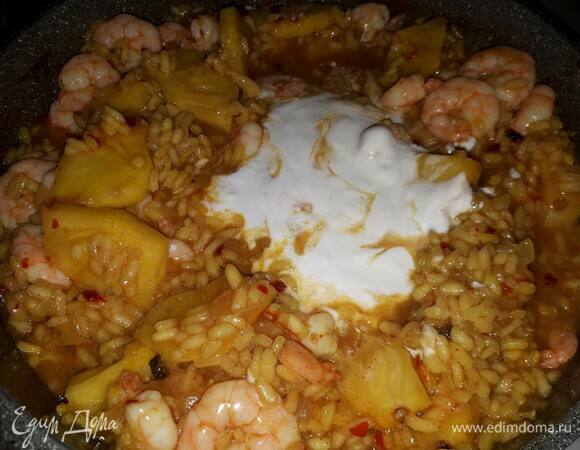 Наконец, добавьте кокосовые сливки. Можно еще раз прогреть ризотто, если вам нравится погуще.