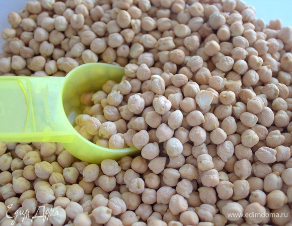 Нут замочить на ночь в воде.