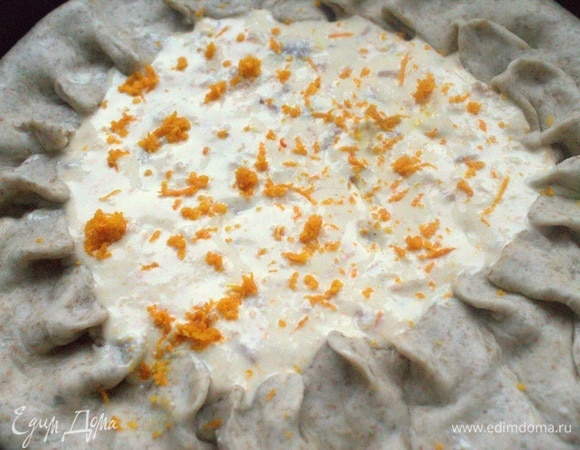 Загнуть края и защипать.