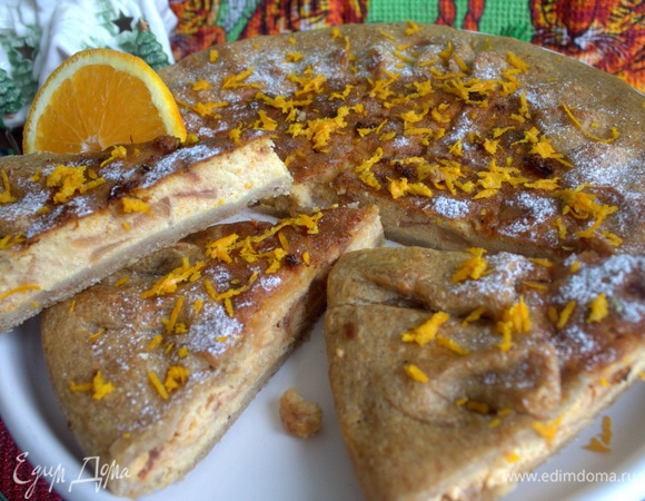 Лучше нарезать остывшей, чтобы сохранить форму.